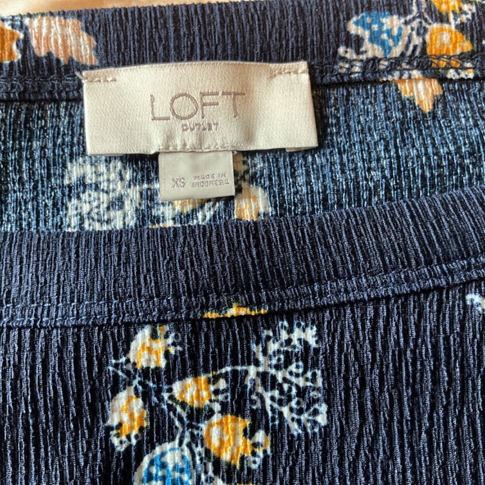 Loft outlet extra small  women’s blouse. Excellent condition. - Picture 4 of 6